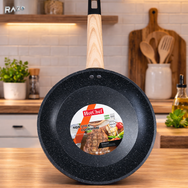 Tigaie antiaderenta RAZO cu strat marmura premium, circumferinta 31 cm, maner din lemn, fara PFOA, distributie uniforma a caldurii