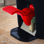 Mop cu galeata 16L RAZO, Pedala pentru stoarcere rotativa, Microfibra super absorbanta, Sistem curatare eficient, Negru-rosu