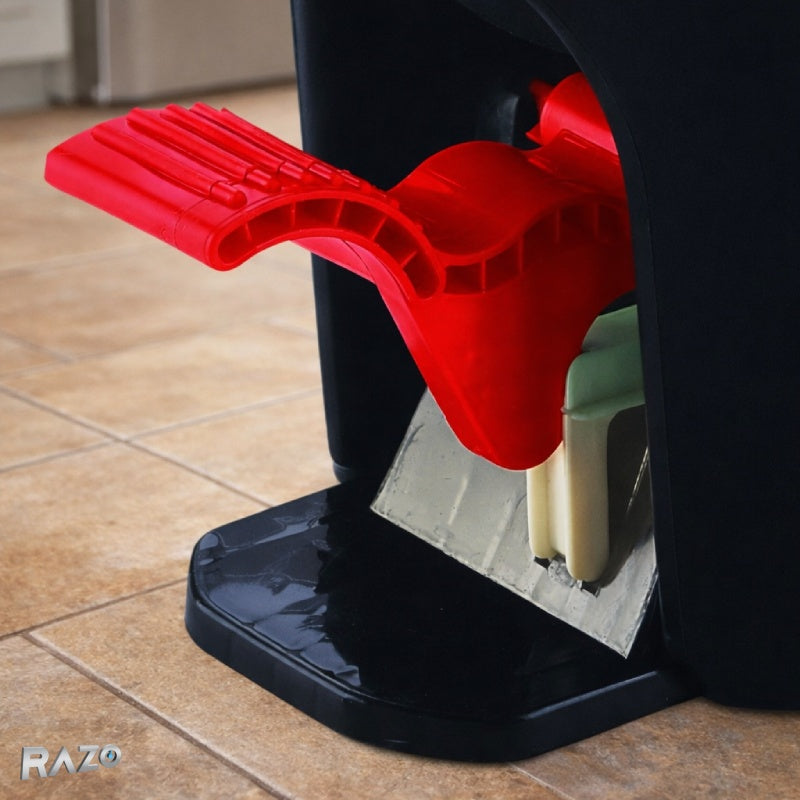 Mop cu galeata 16L RAZO, Pedala pentru stoarcere rotativa, Microfibra super absorbanta, Sistem curatare eficient, Negru-rosu